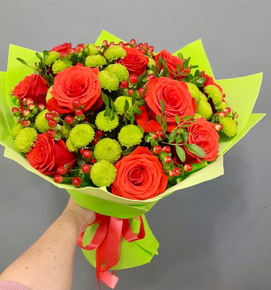 Букет цветов из: Хризантемы и Розы в Котельники