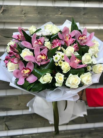 Букет цветов из: Розы и Хризантемы в Котельники