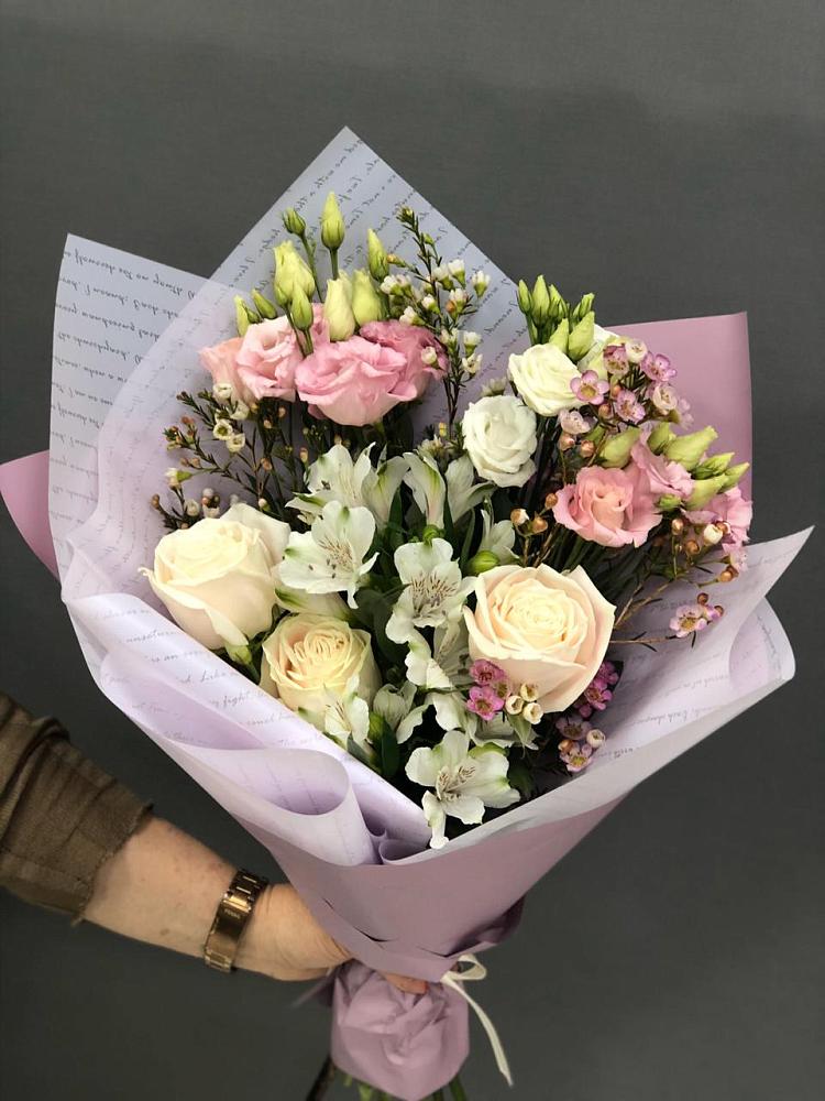 Букет цветов из: Альстромерии, Розы и Лизиантусы в Котельники