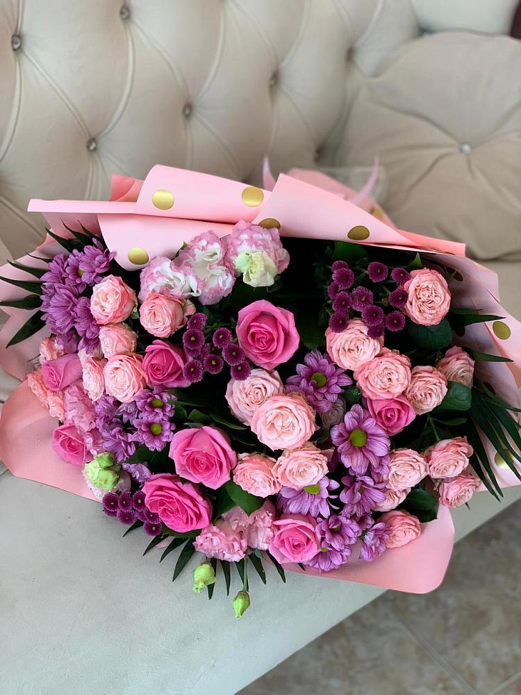 Букет цветов из: Хризантемы, Розы и Лизиантусы в Котельники