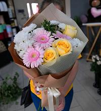 Букет цветов из:  Герберы, Розы и Хризантемы в Котельники