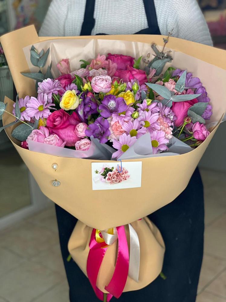 Букет цветов из: Хризантемы, Гвоздики и Альстромерии в Котельники