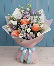 Букет цветов из:  Лизиантусы, Розы, Альстромерии и Гипсофила в Котельники