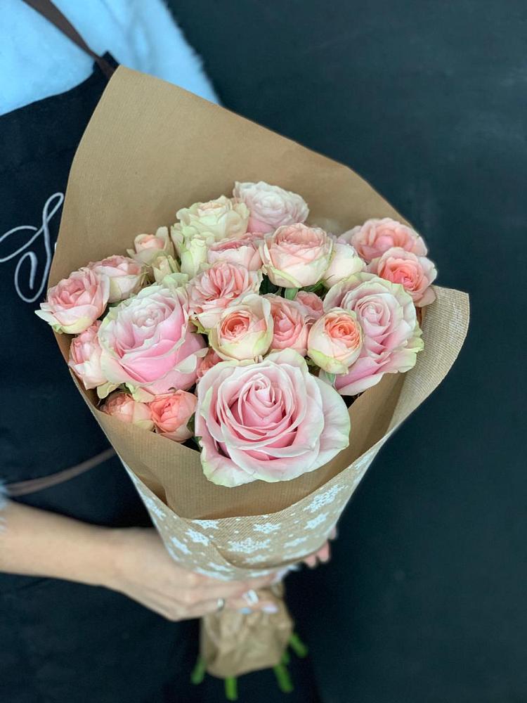 Букет цветов из: Хризантемы и Розы в Котельники