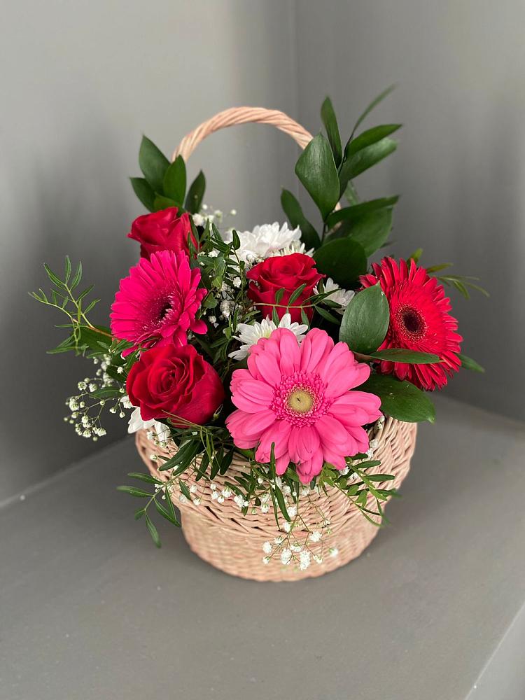 Цветочная композиция из Розы, Хризантемы и Герберы в корзине в Котельники