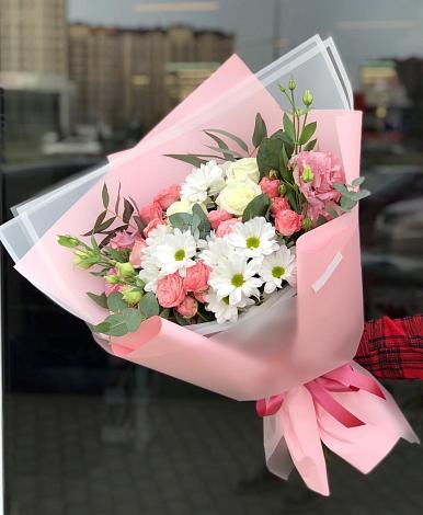 Букет цветов из: Розы, Лизиантусы и Хризантемы в Котельники